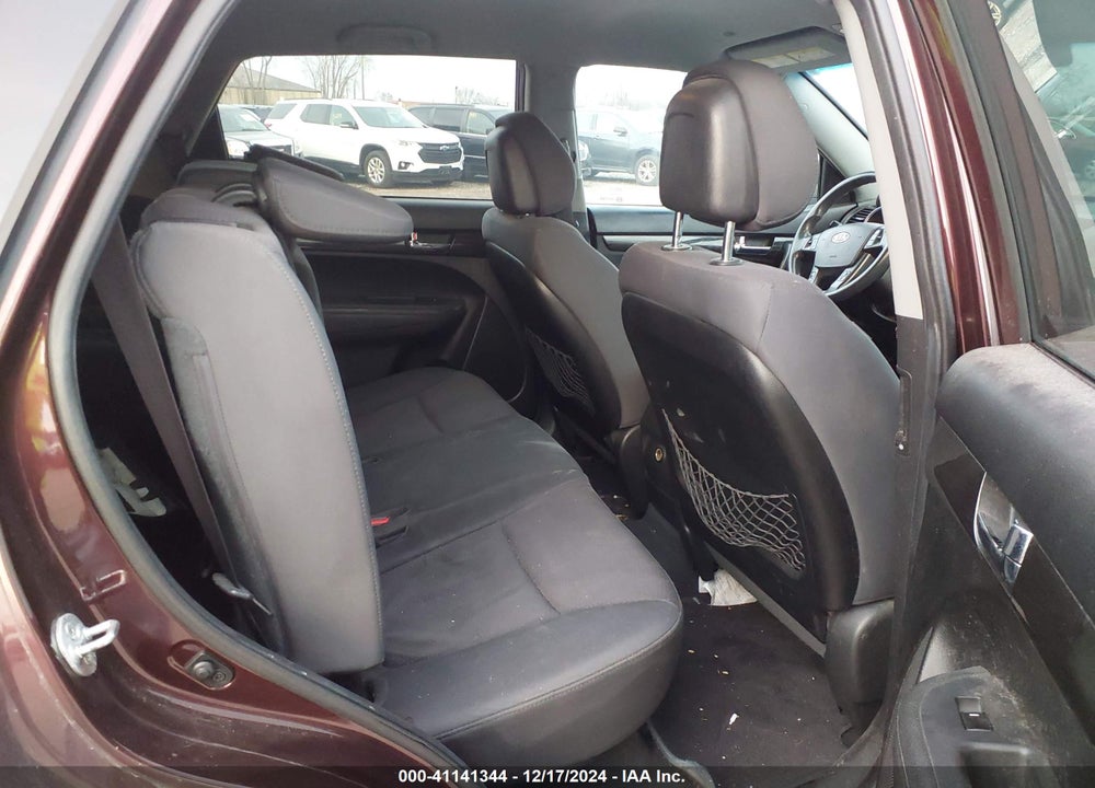 2011 KIA SORENTO LX V6 VIN: 5XYKT4A23BG181891
