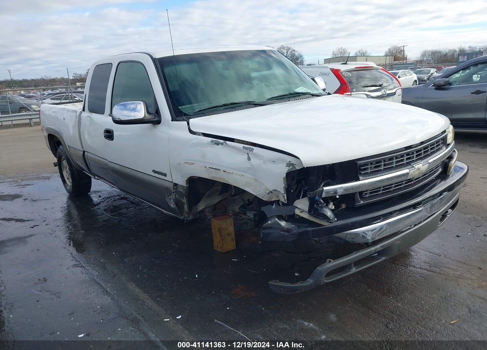 2002 CHEVROLET SILVERADO 1500 LS VIN: 2GCEK19T521158411