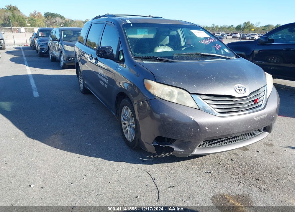 2012 TOYOTA SIENNA XLE V6 8 PASSENGER VIN: 5TDYK3DC2CS229624