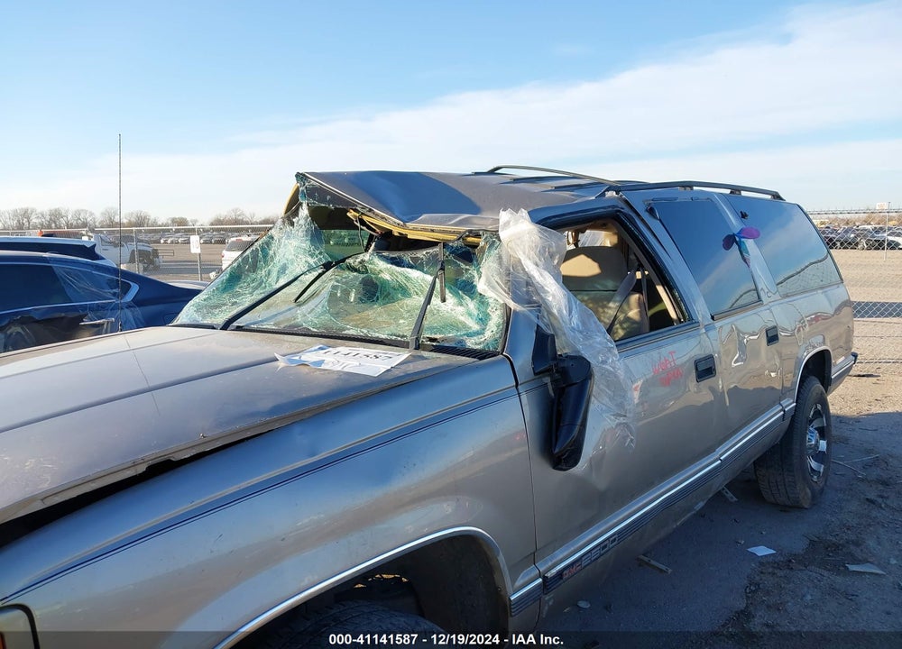 1999 GMC SUBURBAN 2500 SL VIN: 3GKGC26J2XG536847