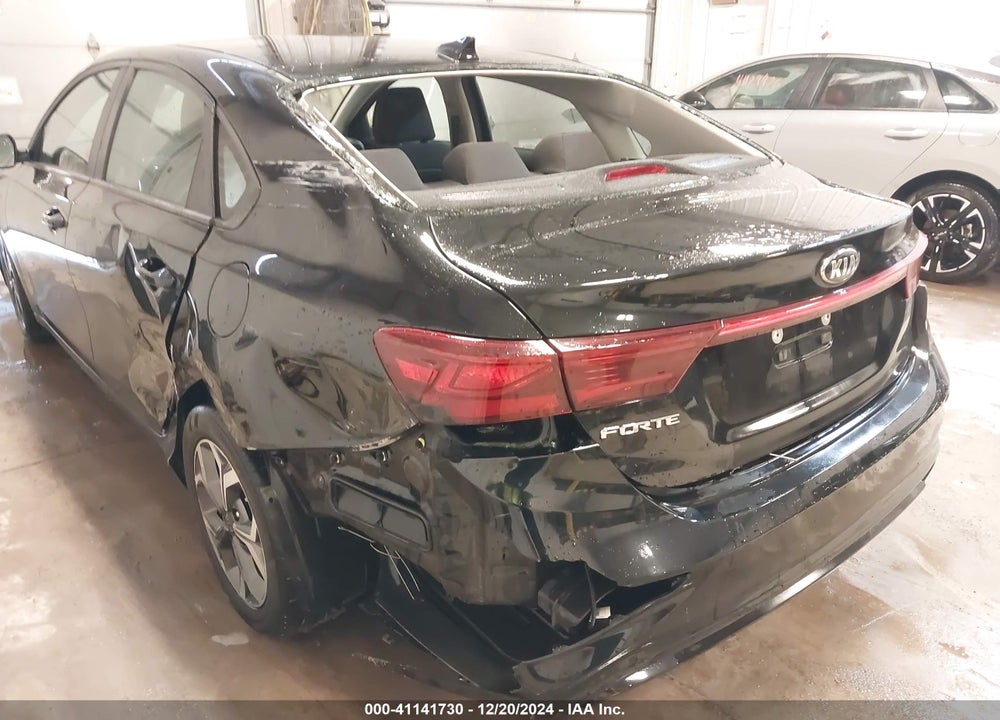 2019 KIA FORTE LXS VIN: 3KPF24AD7KE139419
