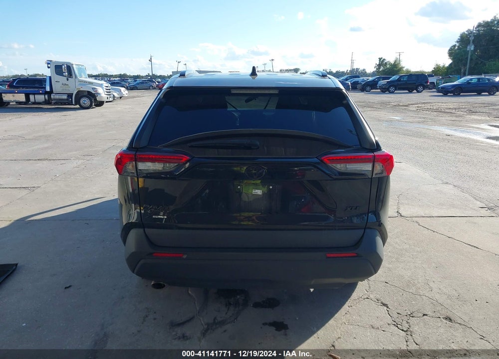 2022 TOYOTA RAV4 XLE VIN: 2T3W1RFV3NC205105
