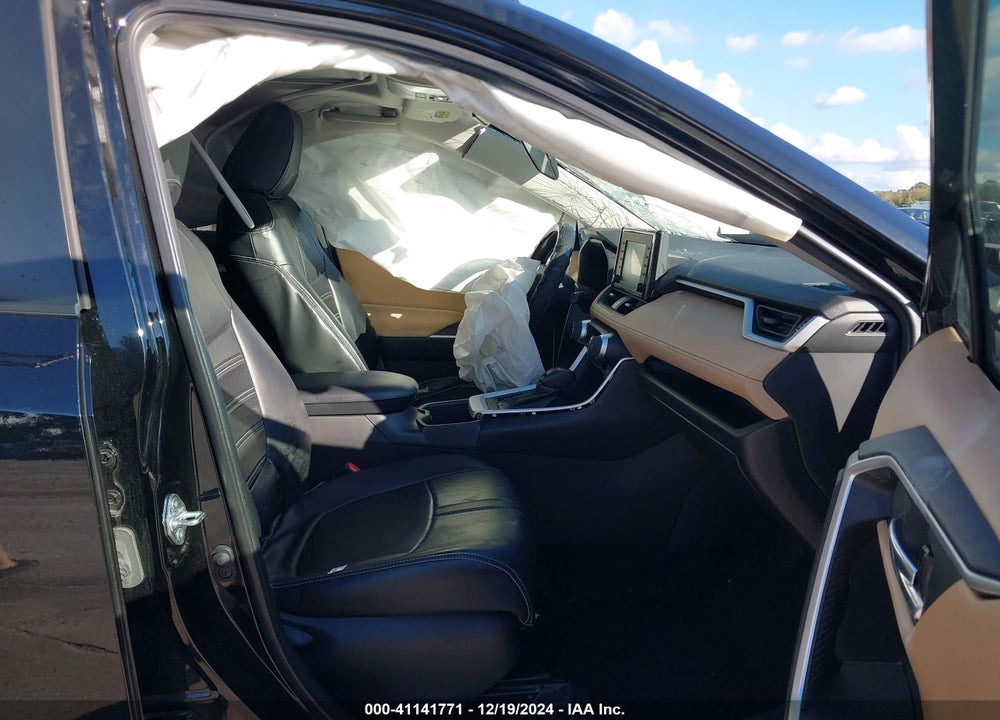 2022 TOYOTA RAV4 XLE VIN: 2T3W1RFV3NC205105