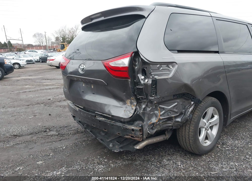 2017 TOYOTA SIENNA LE 8 PASSENGER VIN: 5TDKZ3DC8HS858037