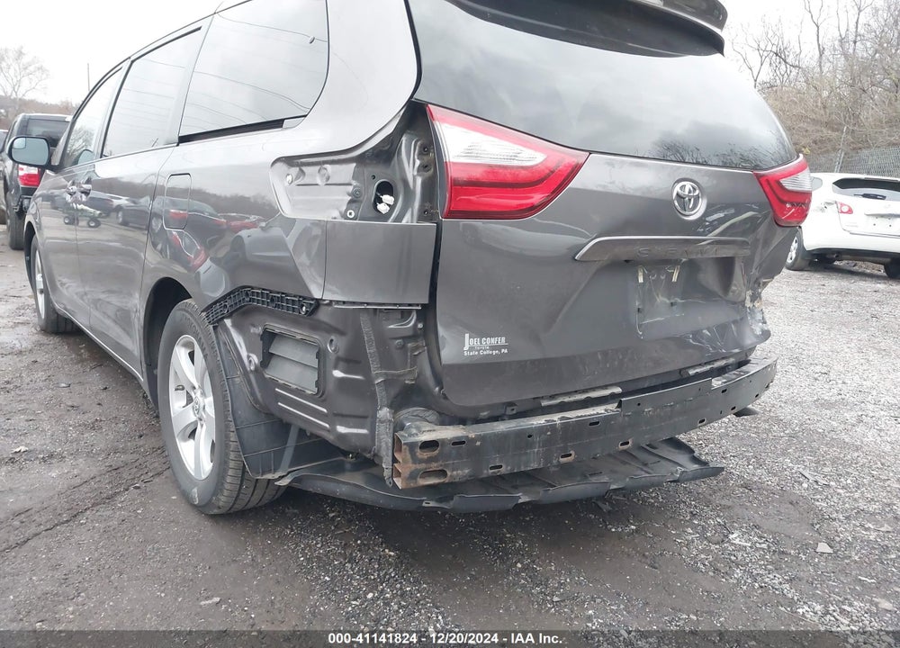 2017 TOYOTA SIENNA LE 8 PASSENGER VIN: 5TDKZ3DC8HS858037