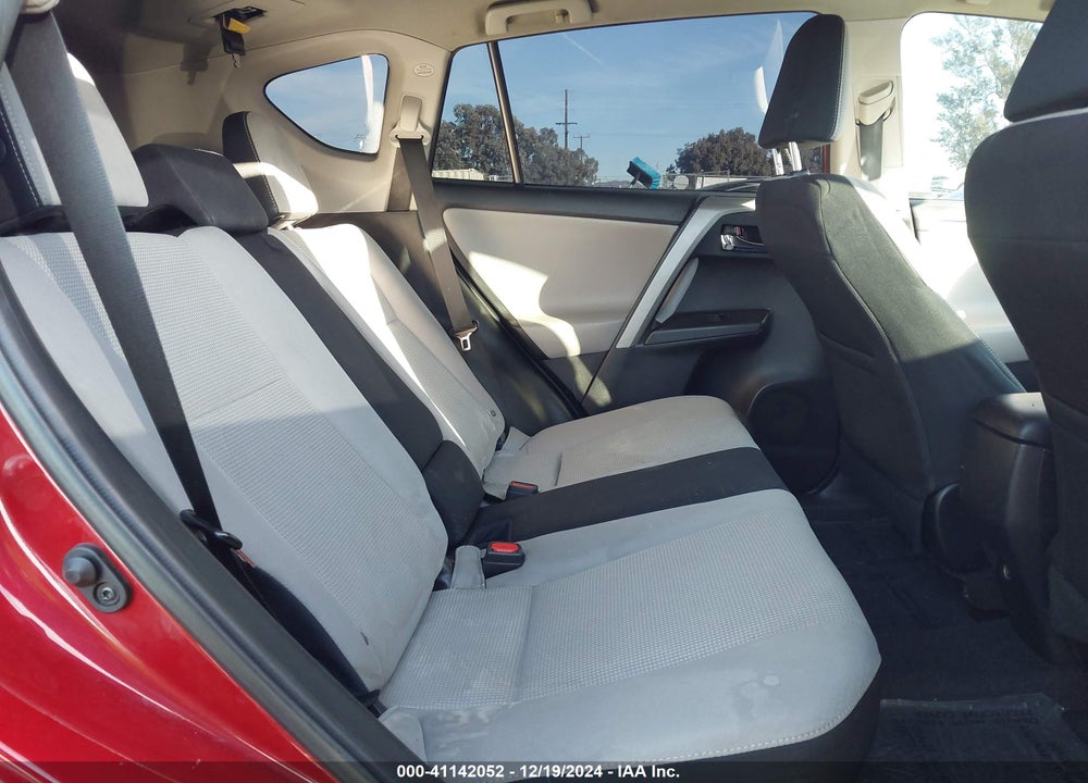 2016 TOYOTA RAV4 XLE VIN: 2T3WFREV1GW249432