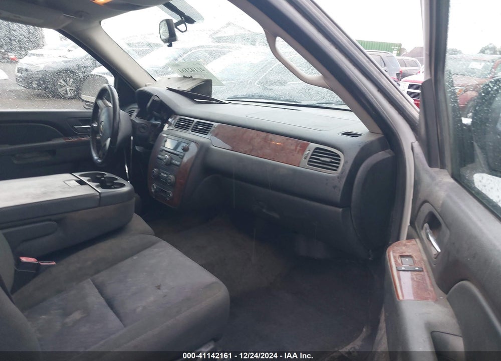 2011 CHEVROLET TAHOE LS VIN: 1GNSCAE05BR164865