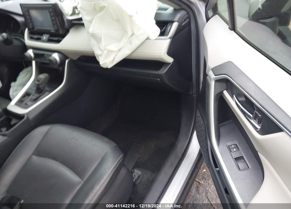 2021 TOYOTA RAV4 XLE VIN: JTMW1RFV6MD067019