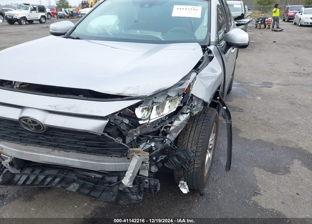 2021 TOYOTA RAV4 XLE VIN: JTMW1RFV6MD067019