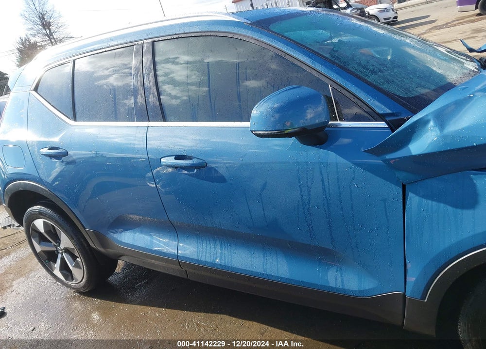 2023 VOLVO XC40 B5 PLUS BRIGHT THEME VIN: YV4L12UN9P2910737