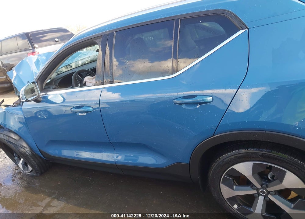2023 VOLVO XC40 B5 PLUS BRIGHT THEME VIN: YV4L12UN9P2910737