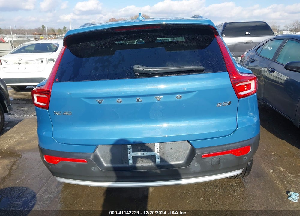 2023 VOLVO XC40 B5 PLUS BRIGHT THEME VIN: YV4L12UN9P2910737