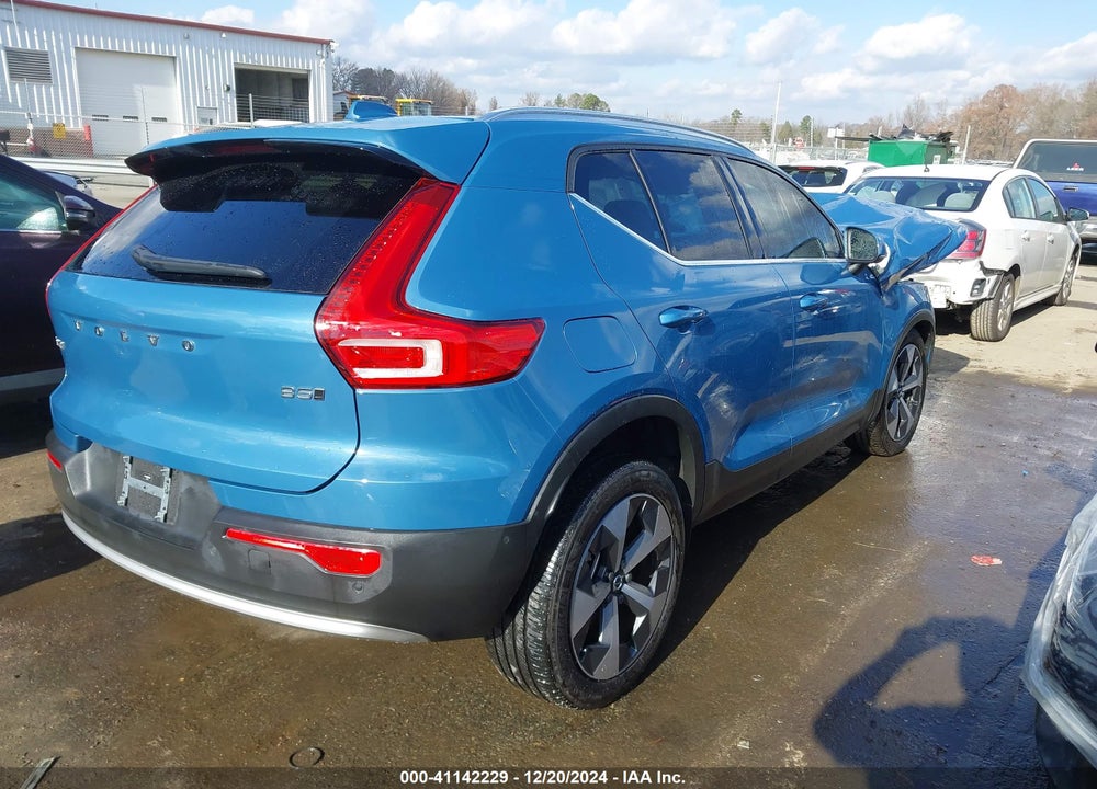 2023 VOLVO XC40 B5 PLUS BRIGHT THEME VIN: YV4L12UN9P2910737