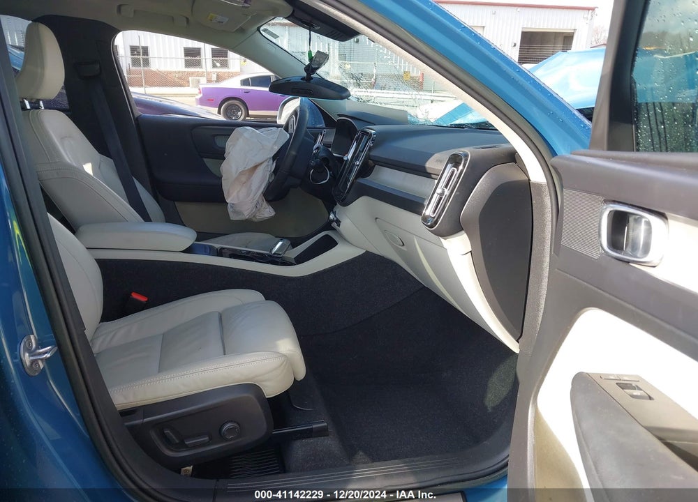 2023 VOLVO XC40 B5 PLUS BRIGHT THEME VIN: YV4L12UN9P2910737