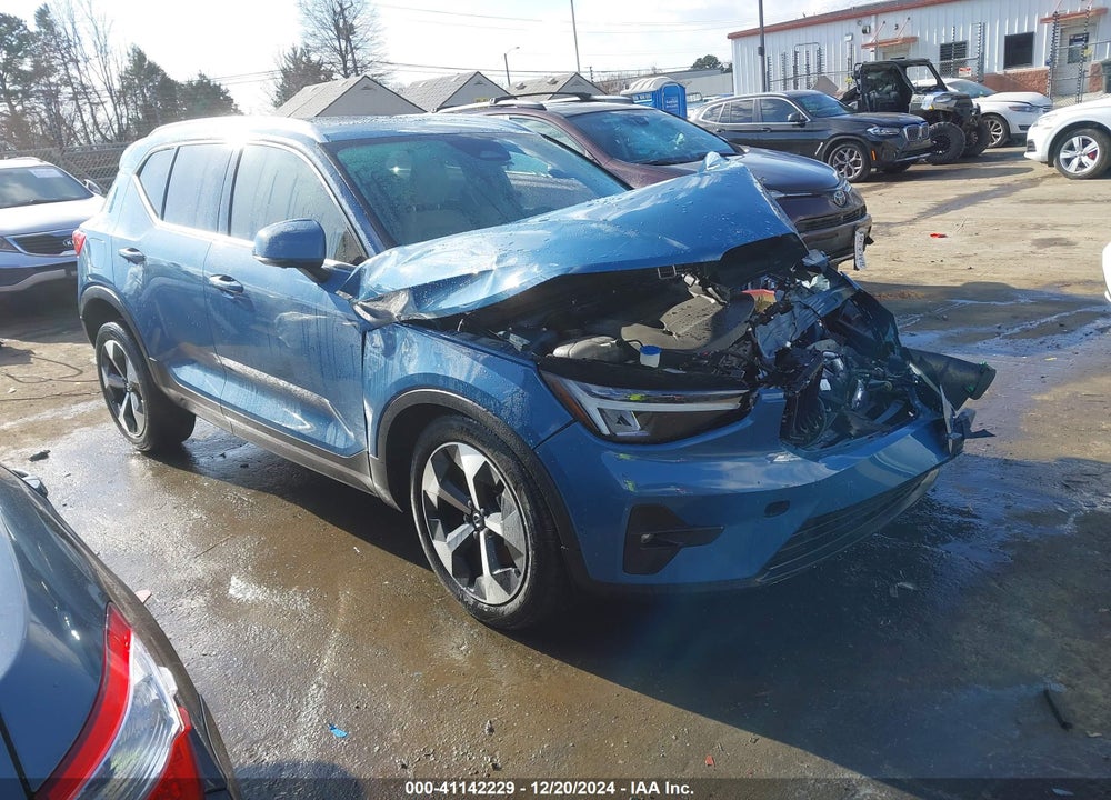 2023 VOLVO XC40 B5 PLUS BRIGHT THEME VIN: YV4L12UN9P2910737