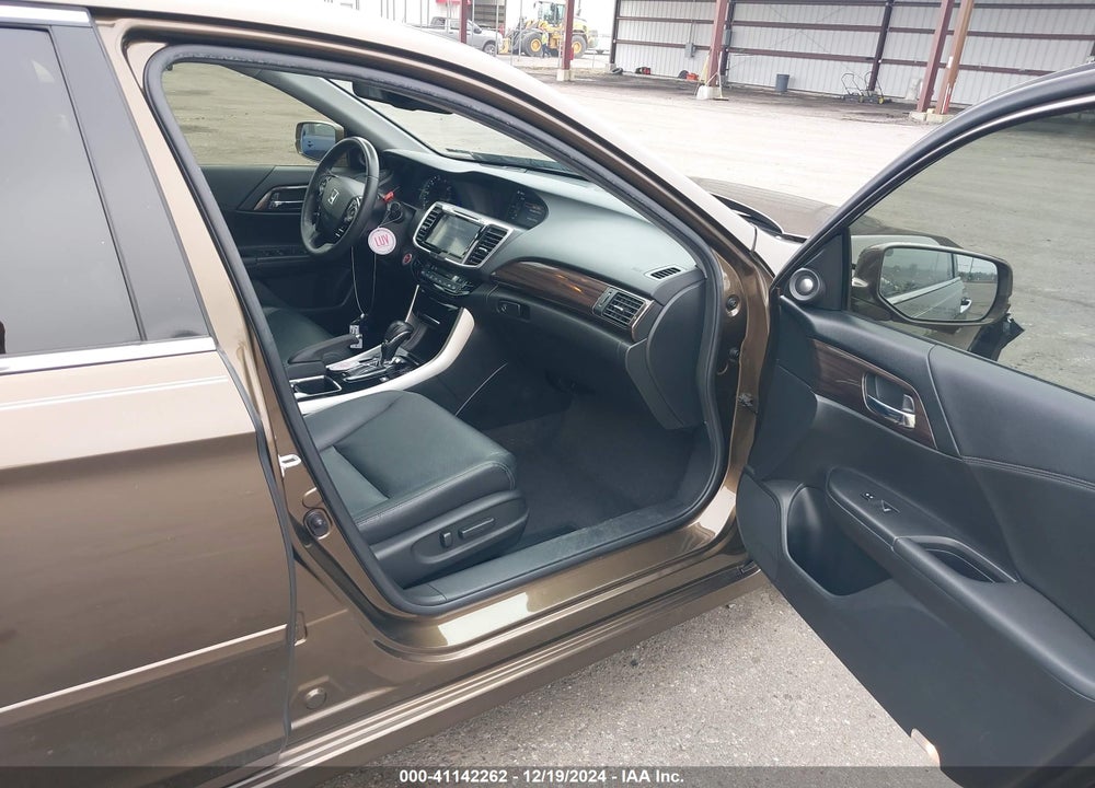 2017 HONDA ACCORD HYBRID TOURING VIN: JHMCR6F70HC019506