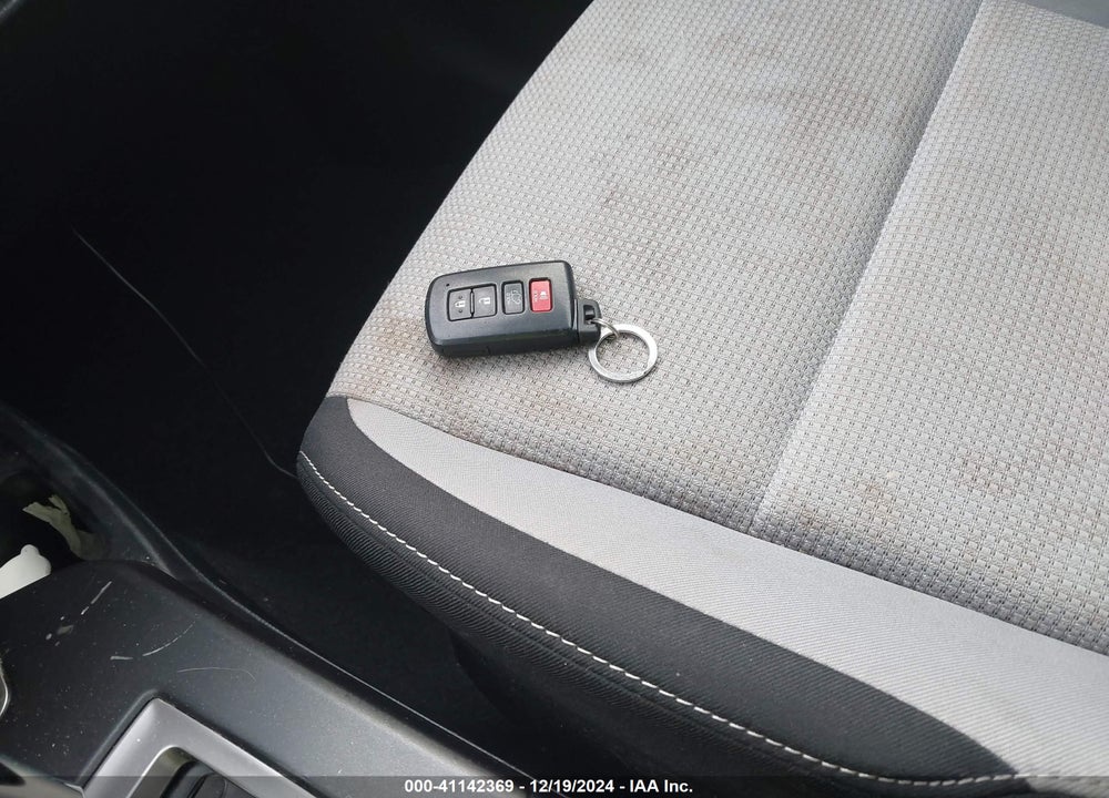 2016 TOYOTA RAV4 HYBRID XLE VIN: JTMRJREV6GD039868