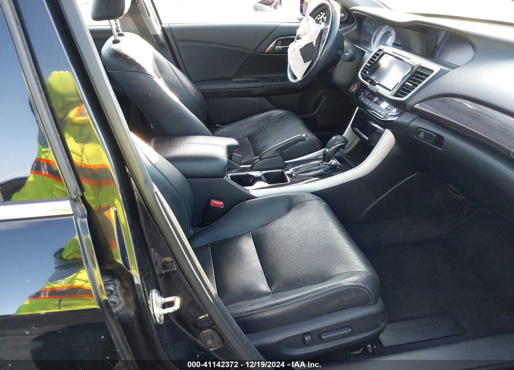 2016 HONDA ACCORD EX-L V-6 VIN: 1HGCR3F83GA007273