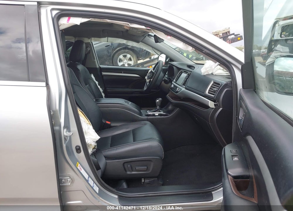 2018 TOYOTA HIGHLANDER XLE VIN: 5TDJZRFH6JS549485