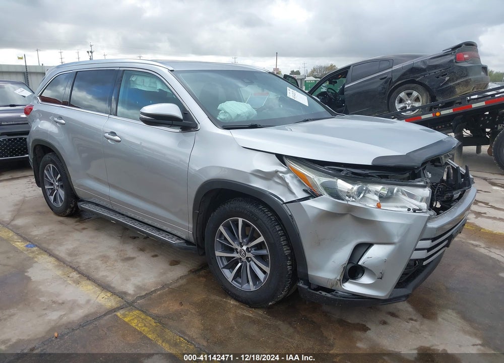 2018 TOYOTA HIGHLANDER XLE VIN: 5TDJZRFH6JS549485