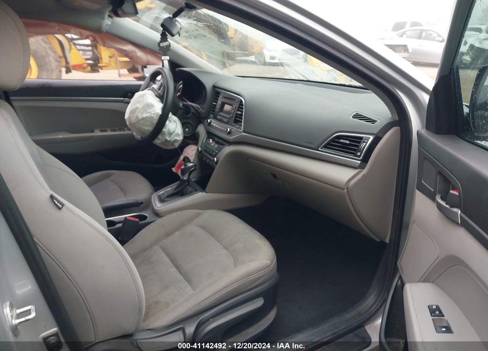 2017 HYUNDAI ELANTRA VIN: 5NPD74LF7HH160718