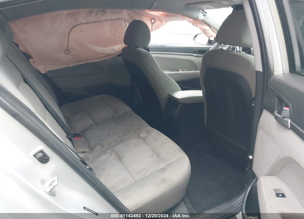 2017 HYUNDAI ELANTRA VIN: 5NPD74LF7HH160718