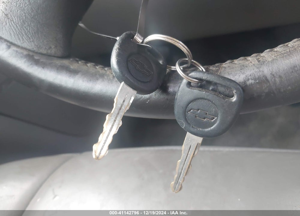 2003 CHEVROLET TAHOE LT VIN: 1GNEK13Z93J100913