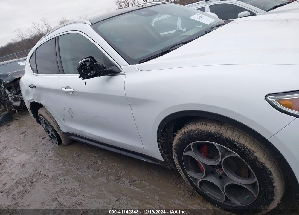 2018 ALFA ROMEO STELVIO TI AWD VIN: ZASFAKBN6J7C10128