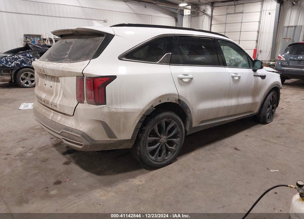 2022 KIA SORENTO VIN: 5XYRKDLF7NG076986