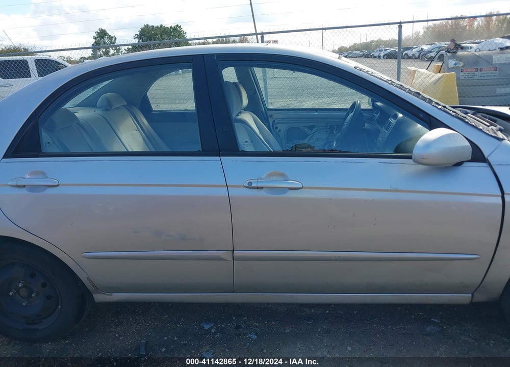 2009 KIA SPECTRA LX VIN: KNAFE221295620178