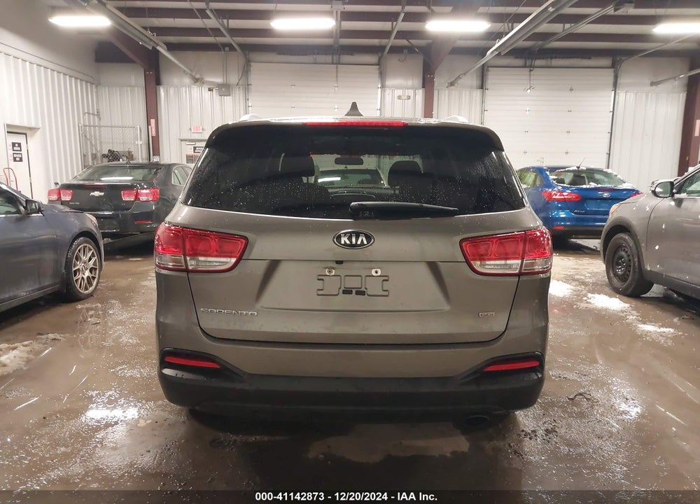 2018 KIA SORENTO 2.4L LX VIN: 5XYPGDA39JG380915