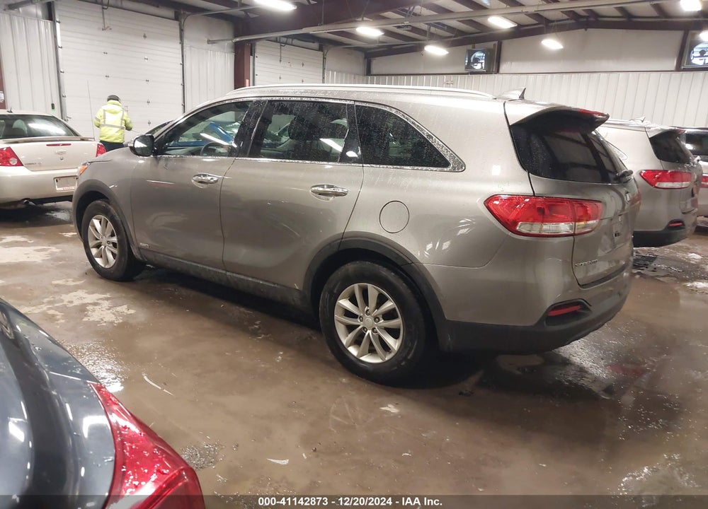 2018 KIA SORENTO 2.4L LX VIN: 5XYPGDA39JG380915