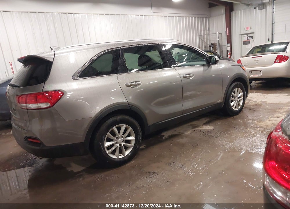 2018 KIA SORENTO 2.4L LX VIN: 5XYPGDA39JG380915