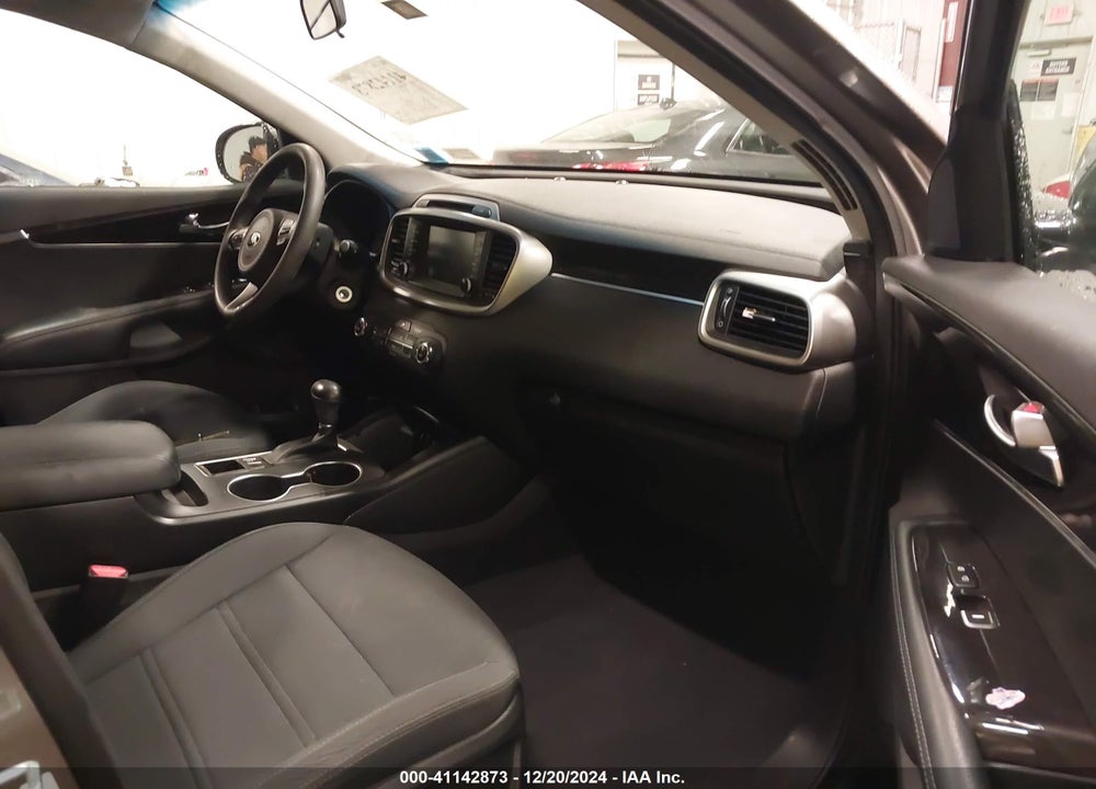 2018 KIA SORENTO 2.4L LX VIN: 5XYPGDA39JG380915