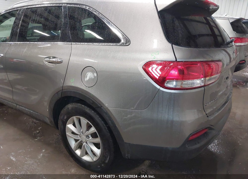 2018 KIA SORENTO 2.4L LX VIN: 5XYPGDA39JG380915