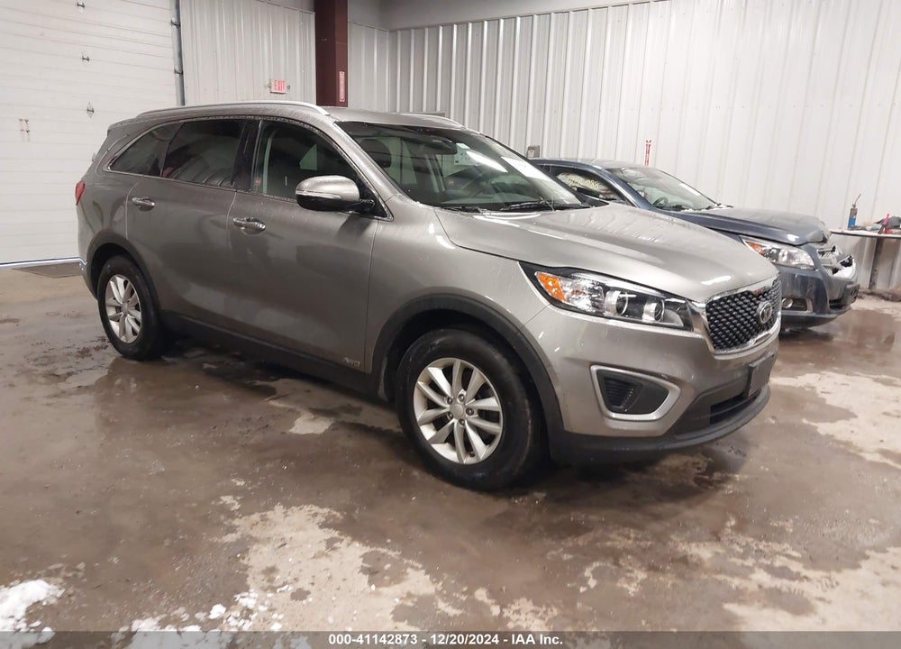 2018 KIA SORENTO 2.4L LX VIN: 5XYPGDA39JG380915