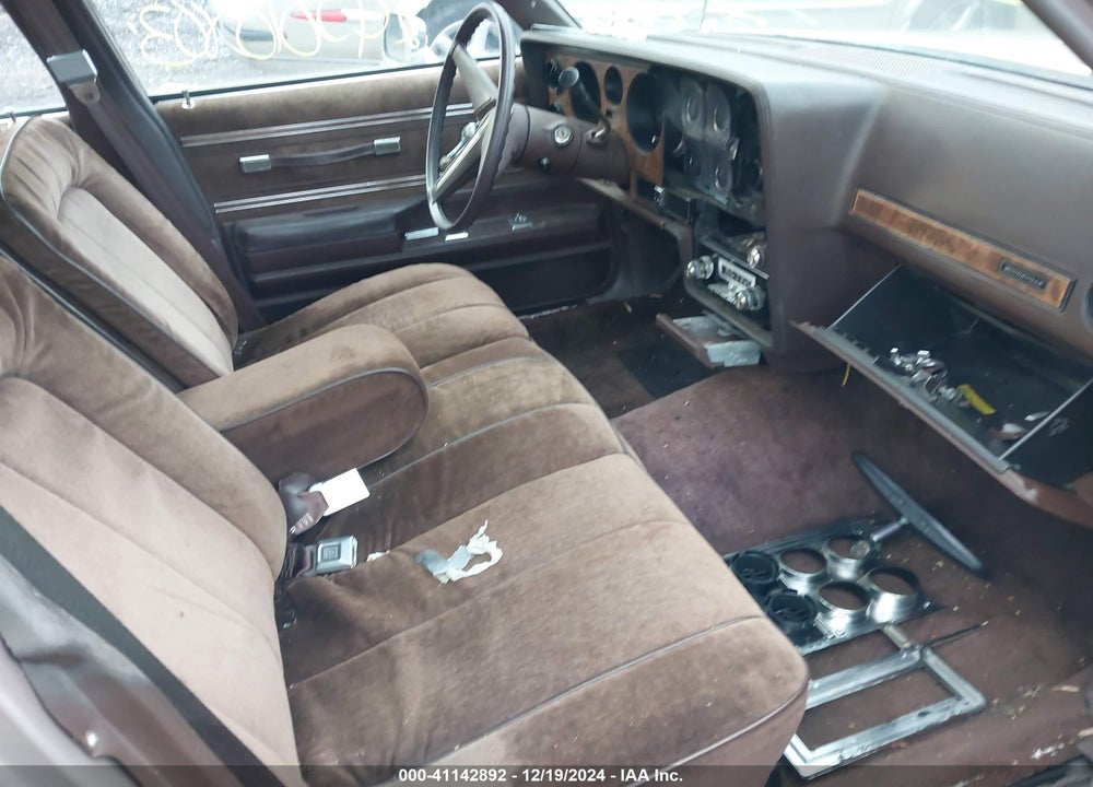 1983 PONTIAC BONNEVILLE VIN: 2G2AN69A1D2210328