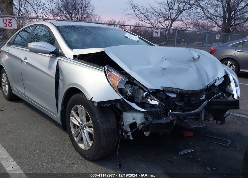 2013 HYUNDAI SONATA GLS VIN: 5NPEB4AC3DH551810