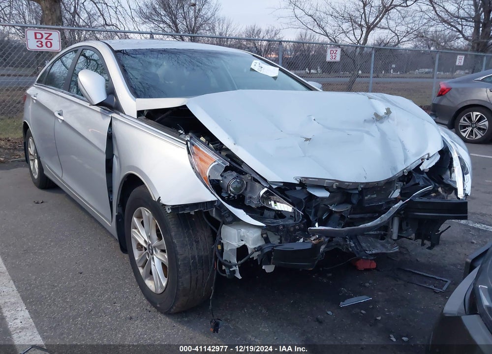 2013 HYUNDAI SONATA GLS VIN: 5NPEB4AC3DH551810