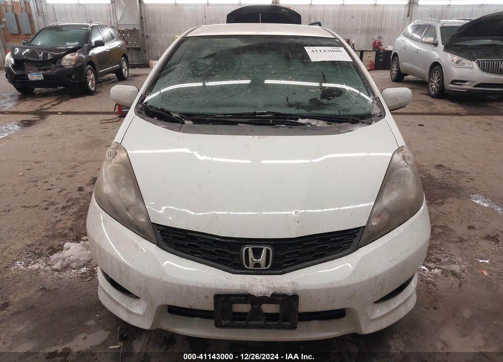 2013 HONDA FIT VIN: JHMGE8H58DC048184