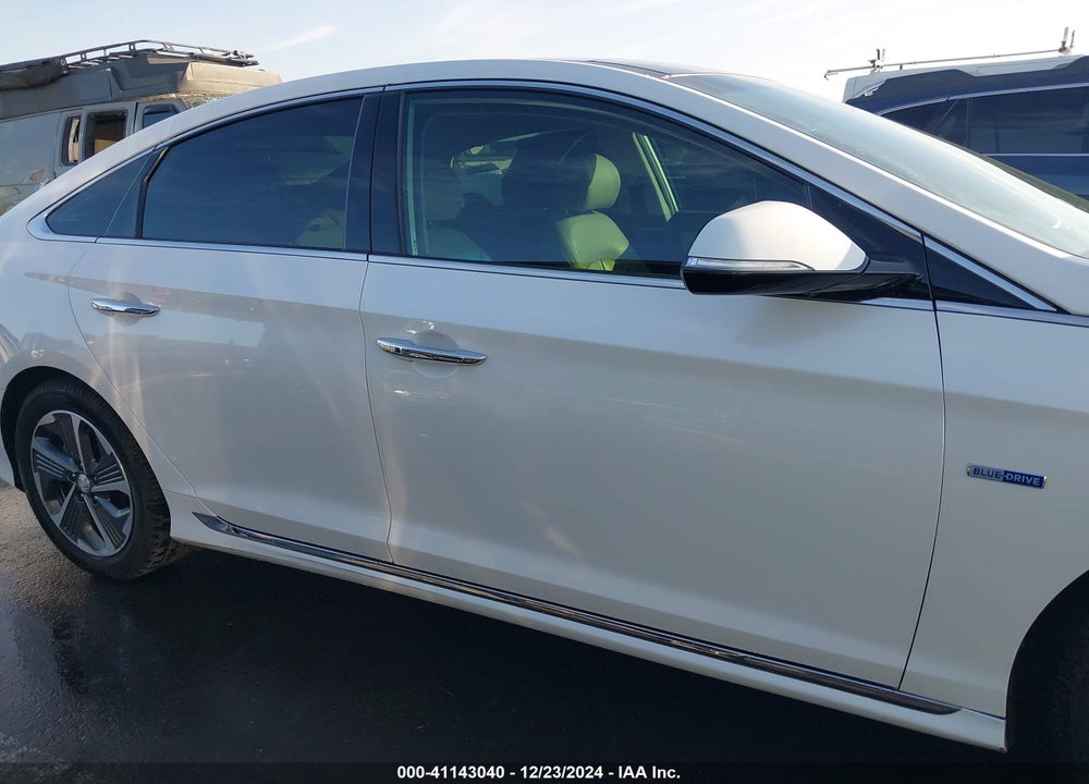 2019 HYUNDAI SONATA HYBRID LIMITED VIN: KMHE34L38KA088055