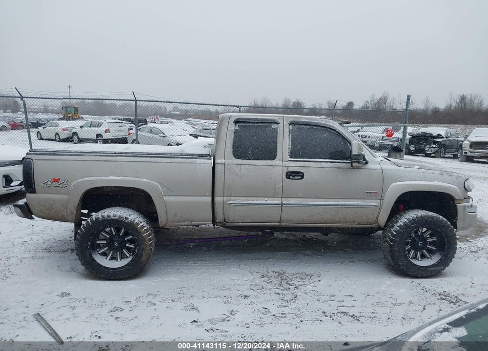 2005 GMC SIERRA 2500HD SLE VIN: 1GTHK29265E172914