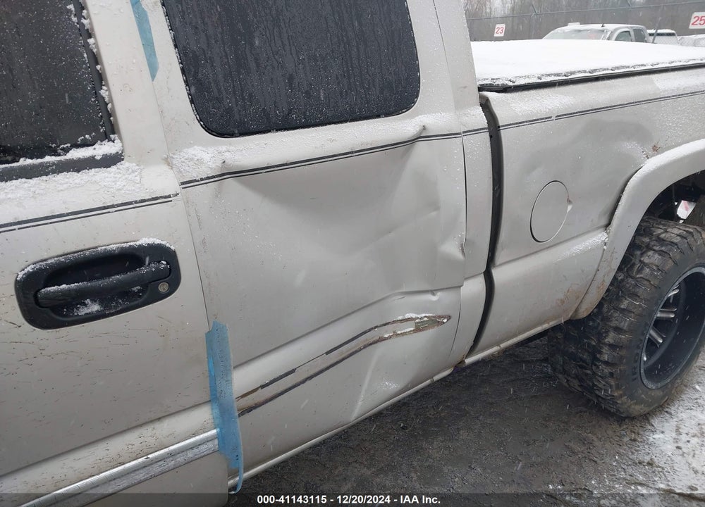 2005 GMC SIERRA 2500HD SLE VIN: 1GTHK29265E172914