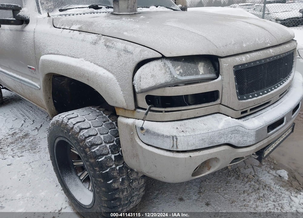 2005 GMC SIERRA 2500HD SLE VIN: 1GTHK29265E172914