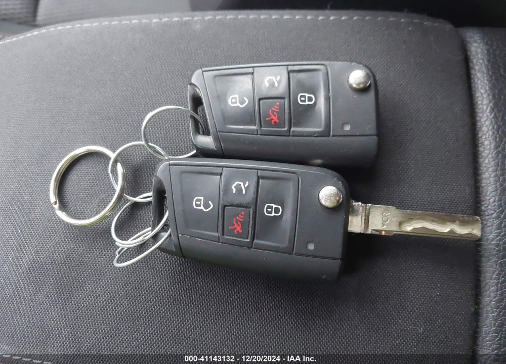 2016 VOLKSWAGEN GOLF TSI S 4-DOOR VIN: 3VW217AUXGM032135