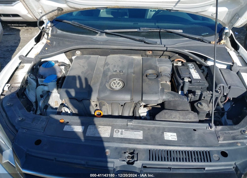 2012 VOLKSWAGEN PASSAT 2.5L SE VIN: 1VWBP7A33CC106660