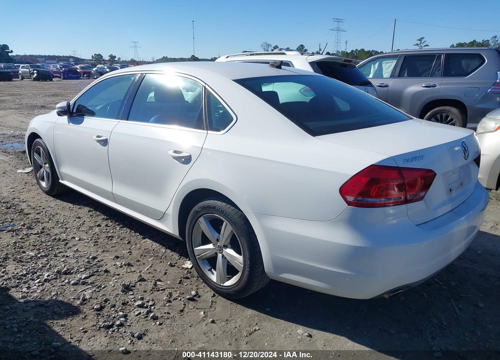 2012 VOLKSWAGEN PASSAT 2.5L SE VIN: 1VWBP7A33CC106660