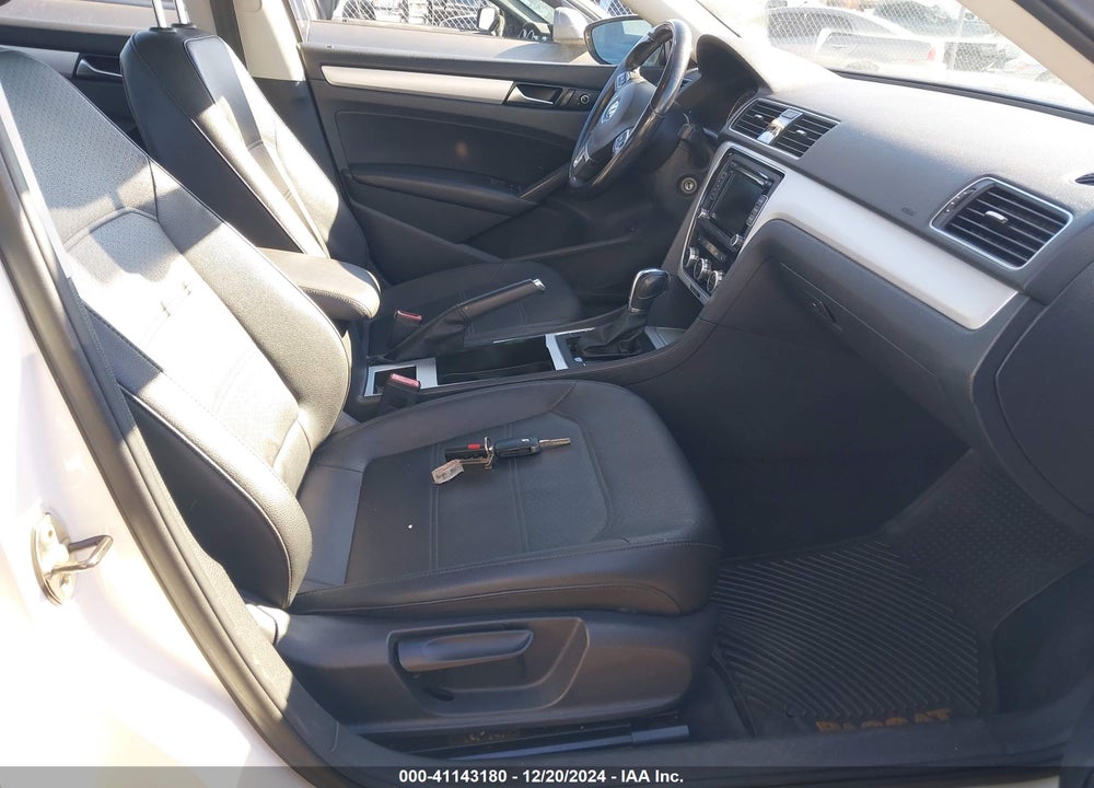 2012 VOLKSWAGEN PASSAT 2.5L SE VIN: 1VWBP7A33CC106660