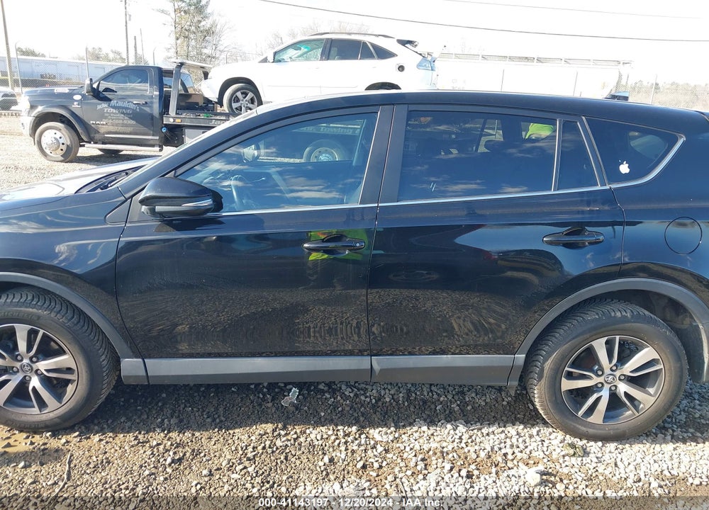 2018 TOYOTA RAV4 XLE VIN: 2T3RFREV9JW705732