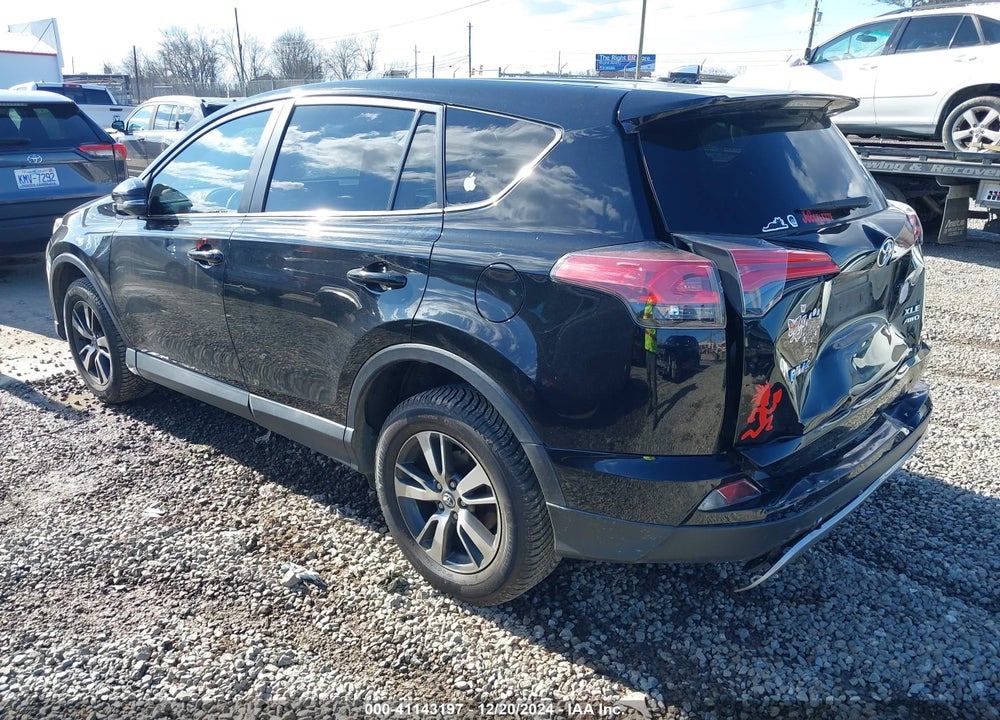 2018 TOYOTA RAV4 XLE VIN: 2T3RFREV9JW705732